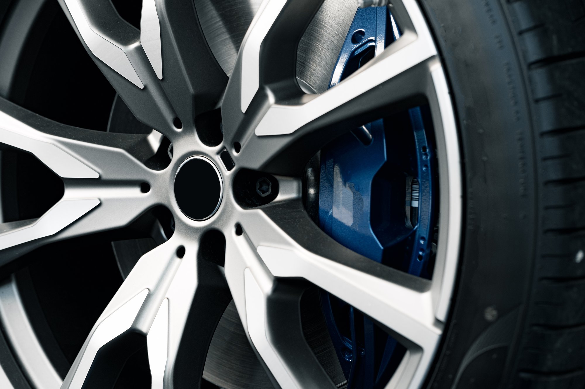 aluminium-rim-of-luxury-car-wheel-close-up-2026-03-19-08-01-45-utc